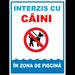 Placuta interzis cu caini in zona de piscina